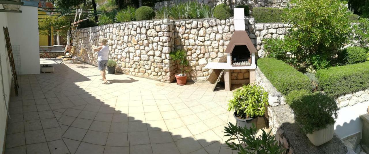 Apartment Dragas Lukovo Luaran gambar